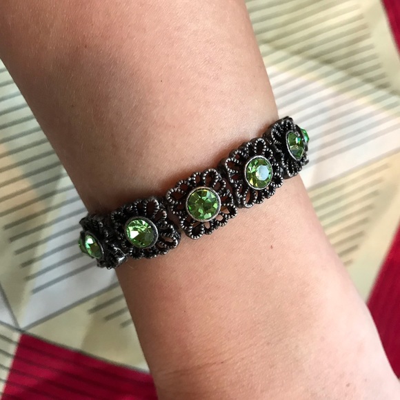 {FREE w/ purchase} Stretchy bracelet with green stones - Picture 2 of 3